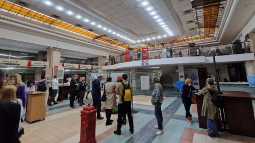 Acuzații de violență la Poșta din Timișoara. O angajată a depus o plângere penală împotriva juristului, care ar fi agresat-o fizic și verbal. Sindicatul solicită suspendarea imediată a acestuia din funcție până la finalizarea anchetei