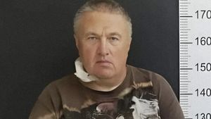 Liderul cultului Ashram Shambala, rusul Konstantin Rudnev, a fost arestat în Argentina, sub acuzația de trafic de persoane și de droguri / Acesta se prezenta ca un extraterestru din steaua binară Sirius care deține secretul fericirii printr-un amestec de religii orientale, ezoterism și șamanism
