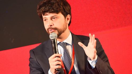 VIDEO Va aduce Moș Crăciun jucării mai sigure în UE și cu mai puține chimicale? INTERVIU cu europarlamentarul Brando Benifei, despre regulile UE pentru siguranța jucăriilor