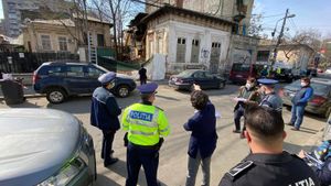 Judecătoria Sectorului 2 a suspendat activităţile de demolare a caselor de patrimoniu din strada Icoanei 2-8, iar proprietarul a fost amendat de Poliţia Locală