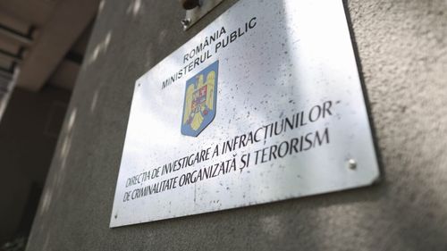 Șapte inculpați, inclusiv polițiști de frontieră și agenți vamali, reținuți într-un dosar DIICOT de contrabandă cu țigări, pesticide și substanțe toxice