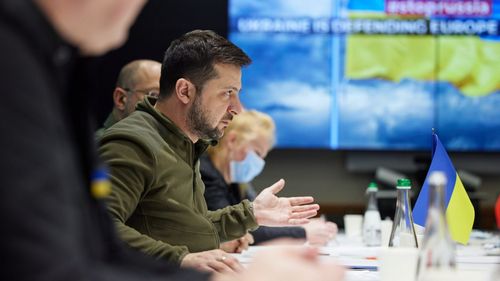 Zelenski anunță evacuarea a 100 de civili din fabrica Azovstal