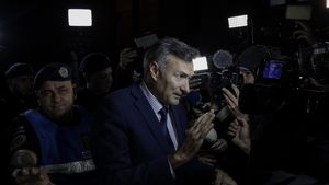RECHIZITORIU Cine sunt oamenii de afaceri cu probleme penale care au încheiat contracte de consultanță cu generalii SRI (r) Coldea și Dumbravă: Cristian Anăstăsescu (fostul cumnat al lui Sebastian Ghiță), Alexander Adamescu, Mihai Tufan, Remus Truică / Plăți ale generalului Dumbravă către Coldea și Anaconda / UPDATE Ce spun reprezentanţii Metaminds