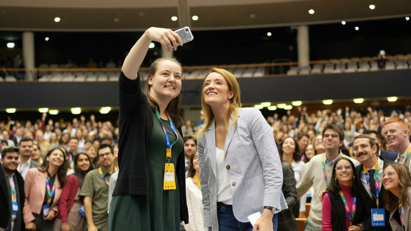 De ce tinerii din România trebuie să fie mai prezenți la Bruxelles? „Ne despart 2 ani de alegerile europene, extremismul politic și euroscepticismul se adâncesc, iar tinerii sunt principalii combatanți ai acestor curente” - Francesca Cristea (Europuls), la Forumul European de Tineret