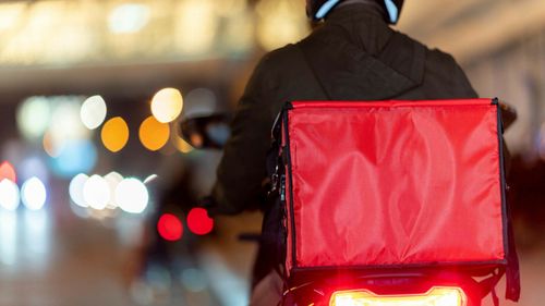 Cum ajung unii livratori români să fie exploatați în Norvegia după ce sunt racolați online de compatrioți