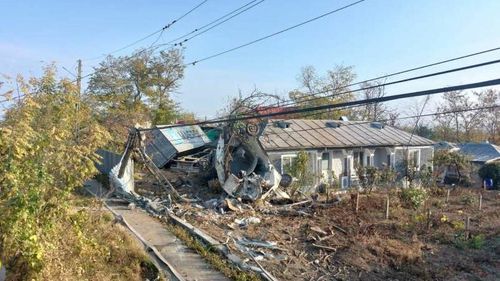 Trafic blocat pe DN 26, în Galați, după ce un TIR din Ucraina a lovit un stâlp de iluminat şi a intrat într-o curte