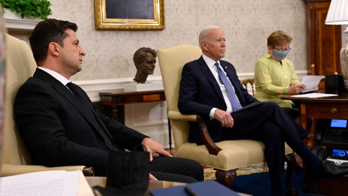 Zelensky anunță că a discutat cu Biden despre ajutorul militar pentru Ucraina