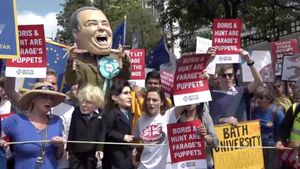 VIDEO Mii de manifestanţi anti-Brexit au ieșit sâmbătă pe străzile Londrei