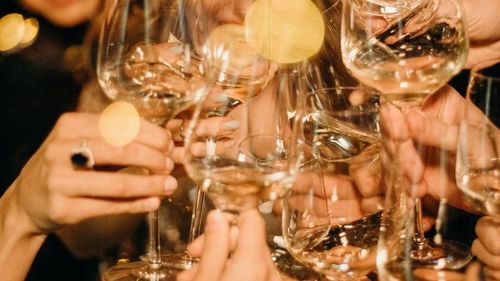 Revelion 2025 la Sibiu: de la 50 până la 600 de lei pentru o noapte de petrecere și peste 2.000 de lei pentru un pachet de trei nopți