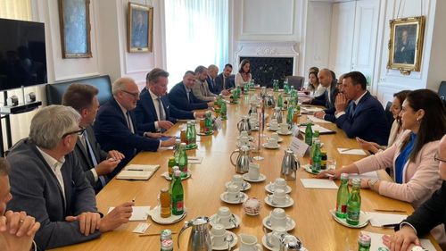 Tanczos Barna, întâlnire cu reprezentanţii companiilor austriece din domeniul energiei regenerabile: „România este o destinaţie de afaceri atractivă”