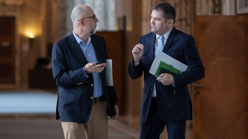 Cseke Attila acuză Guvernul că aduce mai multă birocrație în "domeniul deja foarte birocratic al achizițiilor publice": "Încetinește dezvoltarea României"
