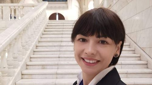 Cum ne ajută negocierile să dobândim ”soft skills” pentru cariera profesională. Georgiana Surdu, lector universitar: Copiii trebuie încurajați să exploreze limitele comunicării și negocierii