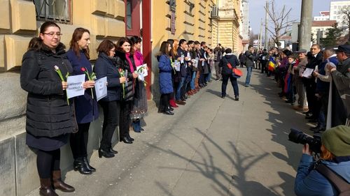 Protest al magistraților din Sibiu, susținut de mișcarea Vă Vedem. Judecătoria Sibiu anunță măsurile de protest pentru săptămâna viitoare/ Proteste și la București, Cluj, Oradea, Botoșani și Constanța