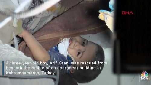 VIDEO Salvări miraculoase după cutremurul devastator din Turcia și Siria: copii scoși în viață de sub dărâmături chiar și după 52 de ore
