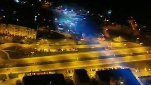 VIDEO Elicoptere cu reflectoare au survolat în această seară peste Rahova și peste alte zone considerate de mare risc. Măsuri fără precedent ale forțelor de ordine