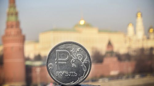 CNBC: Rubla rusească, ”surpriza” anului 2025: Cea mai performantă monedă din lume, în pofida sancţiunilor şi a preţurilor scăzute ale petrolului