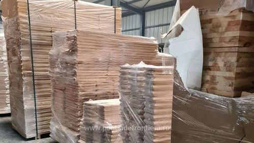 Poliţiştii de frontieră au depistat în Portul Constanţa sicrie în valoare de aproximativ 200.000 lei care au fost introduse în ţară prin folosirea de acte nereale