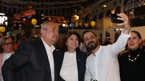 Profesori folosiți în campania electorală. Surse: PNL a chemat prin inspectori școlari peste 2.000 de profesori la un eveniment de campanie organizat de Monica Anisie, la care cadrelor didactice le-a vorbit candidatul la prezidențiale Nicolae Ciucă / Anisie: Invitația a fost publică
