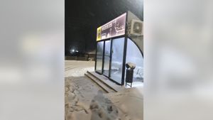 O comună din Prahova are stații de transport în comun încălzite / Se închid la miezul nopții și se redeschid la ora 5 dimineața