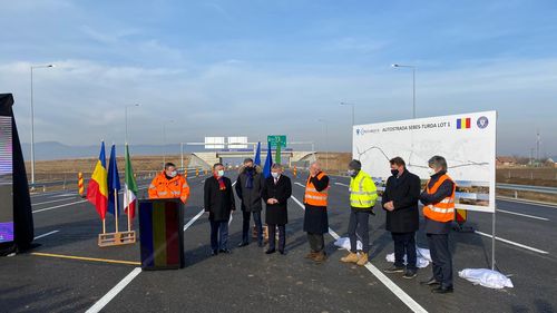 Autostrada Sibiu-Cluj, fără întrerupere: Se inaugurează cei 24 de km între Alba Iulia și Aiud/ Circulaţia se deschide marţi, cu restricţii pe 1, 5 km / De ce a întârziat lucrarea cinci ani față de termenul contractual