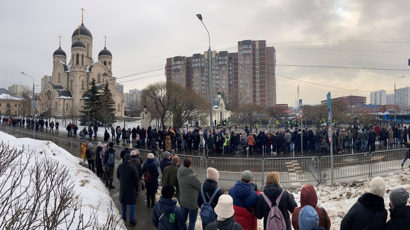 Peste o sută de persoane au fost arestate în toată Rusia în timpul funeraliilor lui Navalnîi