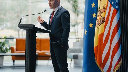 Daniel Funeriu: Îi rog pe candidații anunțați - Crin Antonescu, Nicuşor Dan, Georgescu - să spună, punct cu punct, ce au făcut ei, concret, în viața publică / Eu, când am condus educația, am început curățenia morală