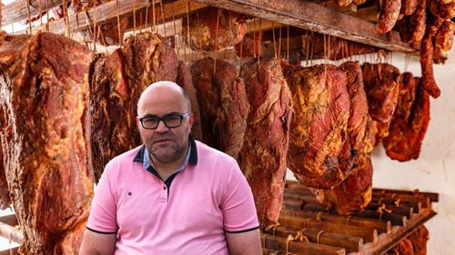 VIDEO | De la Sarmale la Tapas | Agustin Montero, un spaniol cu suflet de român: „Și noi tăiem porcul înainte de Crăciun și facem toate preparatele ca și românii”