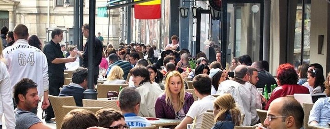 Topul țărilor din regiune la venituri pe cap de locuitor ajustate la inflație în ultimii 20 de ani: România conduce detașat / A înregistrat o îmbunătățire de 130%, Ungaria de 61% / Grafice realizate de o publicație maghiară