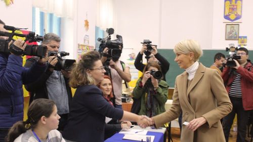 Raluca Turcan: Boicotul e o greșeală. Dacă Dăncilă va lua 30-35% va merge la PSD și va spune că ea este o lumină/ Suntem sub asediu de informații false. Să clonezi pagina de Facebook a ministrului Finanțelor e dovadă de tupeu