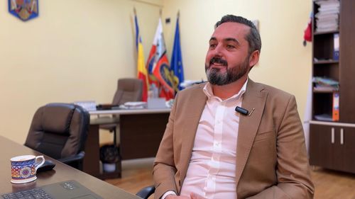 Primarul unui oraș din Sibiu: Funcționarii au voie, o dată pe lună, să spună: Astăzi nu vreau să fac nimic! / Le-a fost creată o cameră de recreere / ”Un inspector nu câștigă mai mult de 4.000 de lei și lucrează cu proiecte de zeci de milioane”