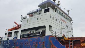 O navă cu 12 navigatori sirieni la bord a fost abandonată în Portul Constanţa/Nava nu are combustibil, mâncarea este pe sfârşite, iar salariile nu au mai fost plătite de un an