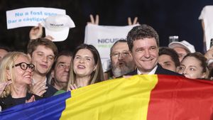 Nicușor Dan: Sunt onorat să primesc un mesaj de felicitare din partea senatorilor americani Jeanne Shaheen, Thom Tillis, Chris Coons, Pete Ricketts, Chris Murphy și Katie Britt / În numele cetățenilor români care m-au ales președinte, vă mulțumesc pentru cuvintele dumneavoastră calde și pentru sprijinul puternic