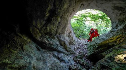 FOTO Cum arată cea mai nouă rețea de peșteri descoperită în Apuseni / Peșterile din România se întind pe 5.500 kilometri pătrați