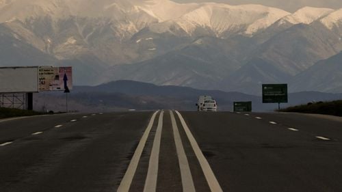 Autostrada Brașov-Bacău, la a doua prelungire în doar 2 zile : 12 aprilie noul termen pentru desemnarea proiectantului. Ministrul Grindeanu a explicat de ce nu se anunță câștigătorul nici la un an de la lansarea licitației