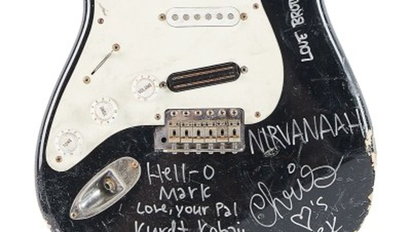 Chitara care a aparținut solistului trupei Nirvana, Kurt Cobain, și care fusese spartă de artist pe scenă în timpul unui concert, a ajuns să fie vândută cu 600.000 de dolari, la o licitație în SUA