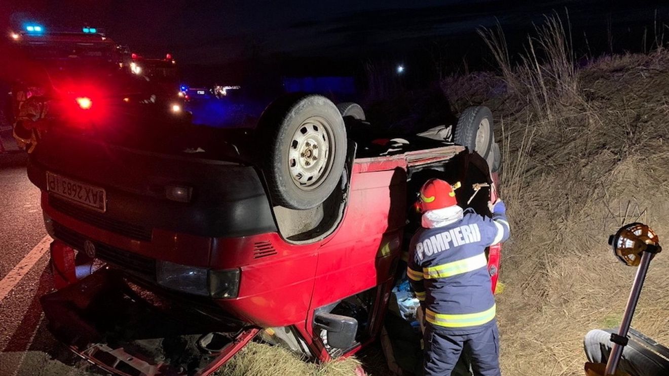 Microbuz cu refugiați din Ucraina, răsturnat într-un accident rutier în județul Bihor. 11 persoane, dintre care 5 copii se aflau în autovehicul
