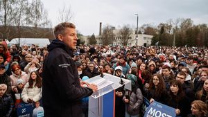 „Râul Tisa a ieșit din matcă” / Magyar, adversarul lui Orbán, afirmă că alegerile reprezintă un „referendum” privind locul Ungariei în lume