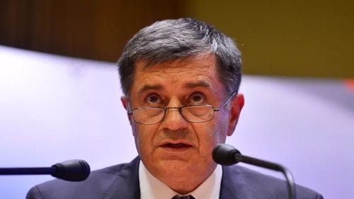 SURSE Apropiații lui Ionuţ Costea le-au spus polițiștilor că acesta s-ar afla la tratament în străinătate. Condamnat la 6 ani de închisoare, polițiștii nu l-au localizat încă pe cumnatul lui Mircea Geoană