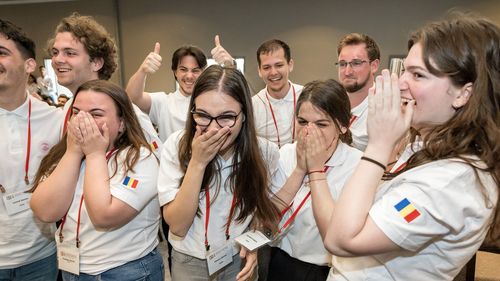 Studenții Universității Tehnice din Cluj-Napoca au obținut locul întâi la un concurs internațional de inginerie seismică desfășurat în SUA/ Construcția lor, supusă unor cutremure simulate