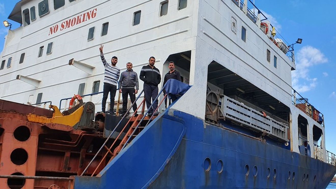 Marinarii de pe o navă abandonată în Portul Constanţa au rămas fără provizii şi au cerut ajutor autorităților