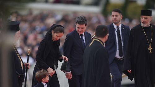 A fost sfințită Catedrala Mântuirii Neamului, cea mai mare biserică ortodoxă din lume / La ora 20:00 credincioșii au putut intra în catedrală / Sfântul Andrei, ocrotitorul catedralei / Maia Sandu și Nicușor Dan, împreună cu familia, la eveniment / Foști președinți, premieri și miniștri ai României, prezenți la slujbă