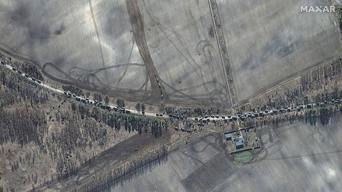 Oficial american: Convoiul militar rusesc din afara Kievului este „blocat” de atacurile ucrainenilor
