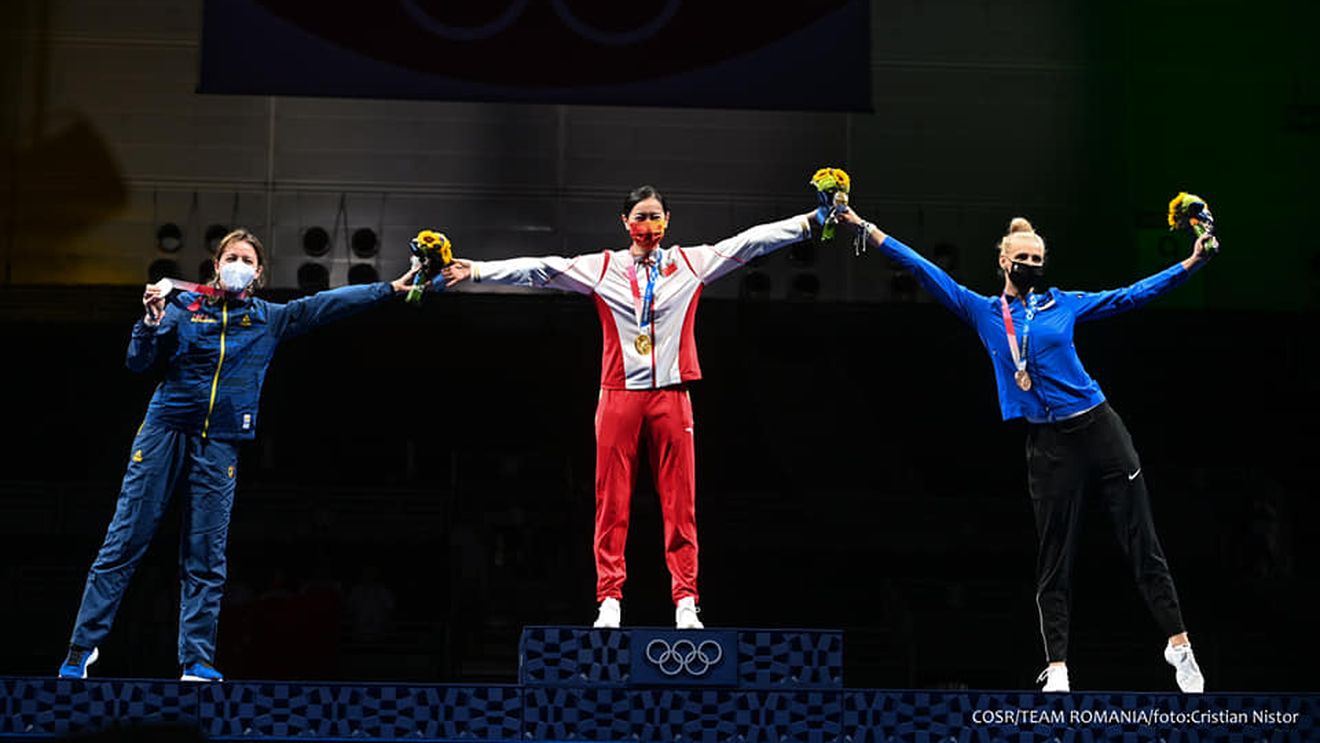 Jocurile Olimpice: GALERIE FOTO Podiumul probei feminine de spadă, unde Ana Maria Popescu a reușit să aducă prima medalie lotului olimpic român de la Tokyo
