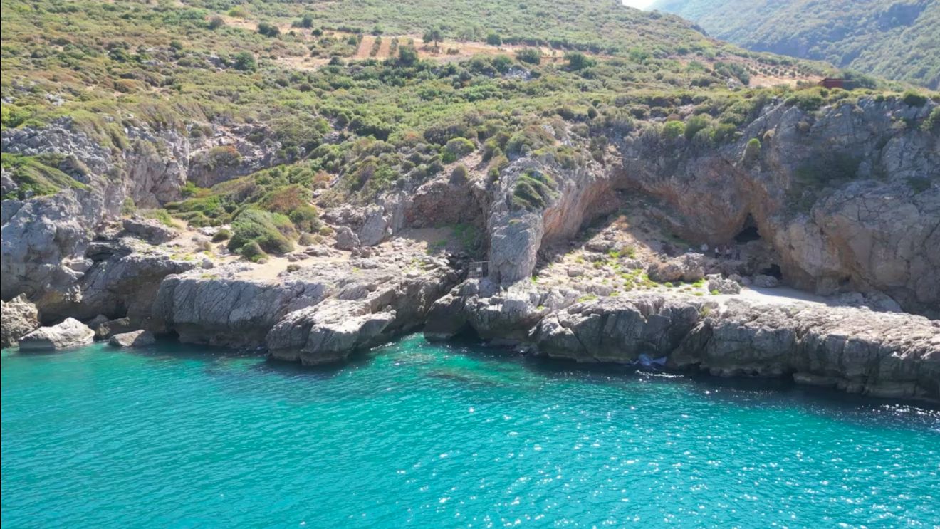 Descoperiri dintr-o peșteră preistorică sugerează că neandertalienii și oamenii moderni au împărtășit tradiții culturale