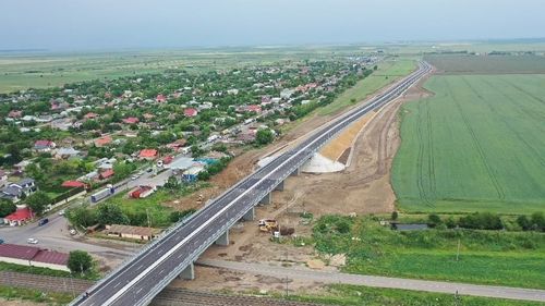VIDEO S-a deschis pasajul de la Drajna. Constructorul Arcada a terminat podul peste linia de tren București – Constanța, cu 2 luni înainte de termen