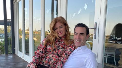 Actorul britanic Sacha Baron Cohen, cunoscut pentru rolul din filmul "Borat", și actrița Isla Fisher au anunțat că au divorțat/ Cei doi s-au căsătorit în 2010 și au împreună trei copii