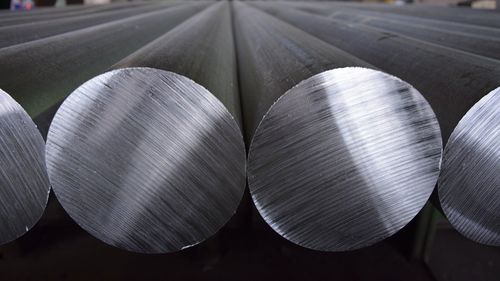 Oţelul şi aluminiul din Canada şi Mexic urmează  să fie taxate cu 50%, anunţă Casa Albă