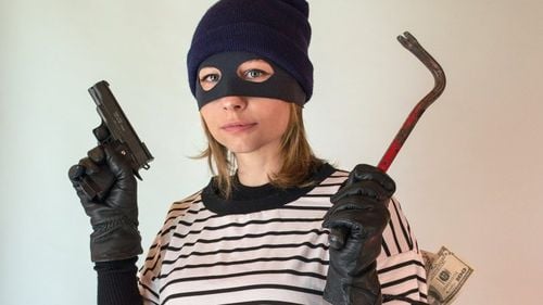 Cum te ferești de hoți? Polițiștii îi instruiesc pe hotelierii și turiștii de pe litoralul românesc