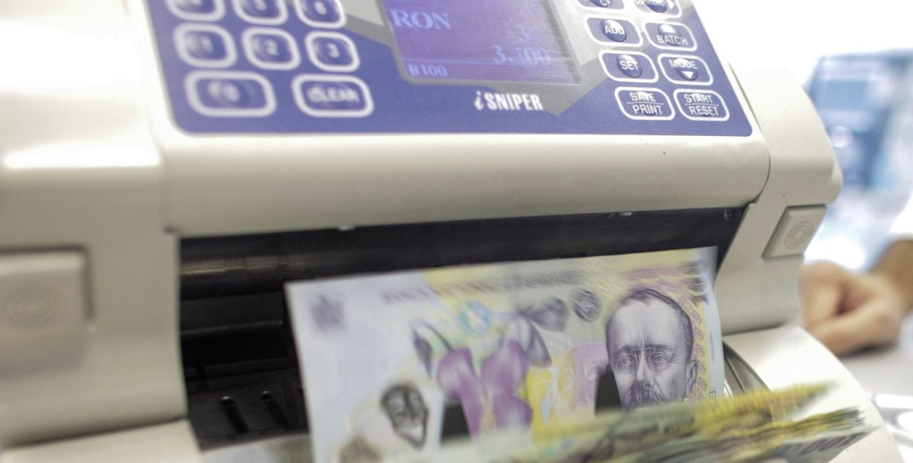 UPDATE Bugetarii care au și pensii speciale pot rămâne angajați doar dacă își scad pensia cu 85%. Toate transferurile și detașările bugetarilor încetează imediat – proiectul guvernului Bolojan