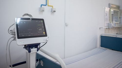 Timp de 7 ore nu au fost consemnate în foaie investigaţii, intervenţii terapeutice şi manevre de îngrijire ale gravidei care a decedat la maternitatea din Botoșani, anunță Direcția de Sănătate Publică